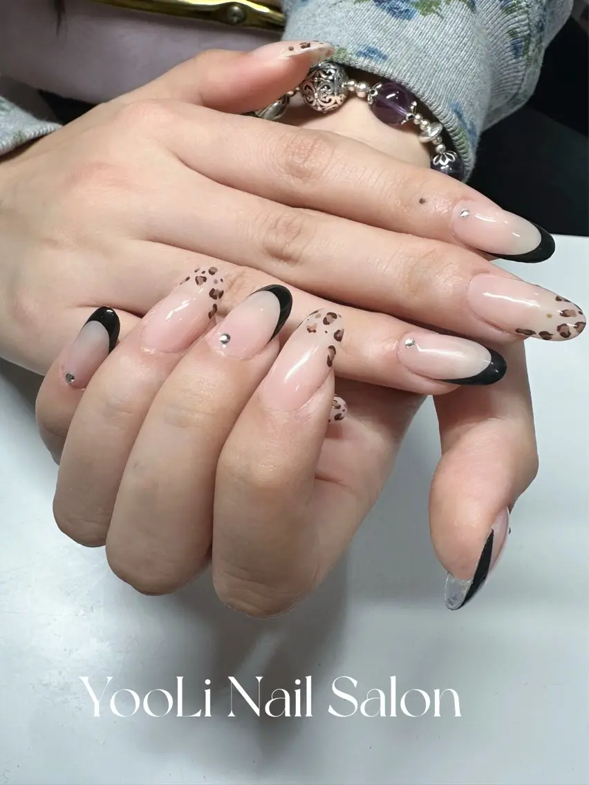 ネイル アートネイル オーロラネイル チークネイル フレンチネイル ガラスフレンチ ハンドネイル 🎀YooLi Nail salonのネイルデザイン