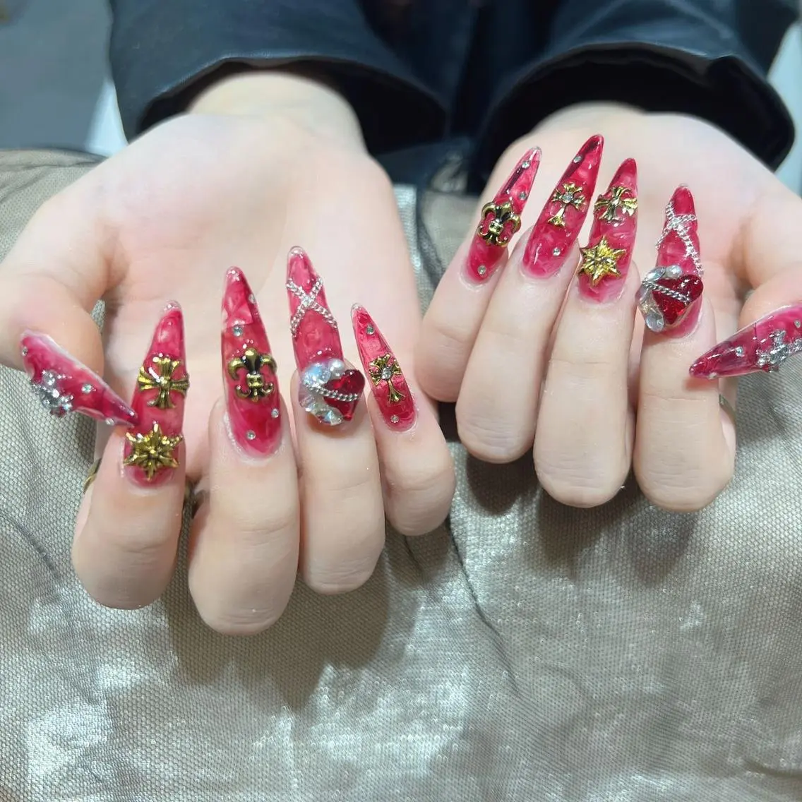 ネイル ネイルチップ Queen‘s なんのネイルデザイン