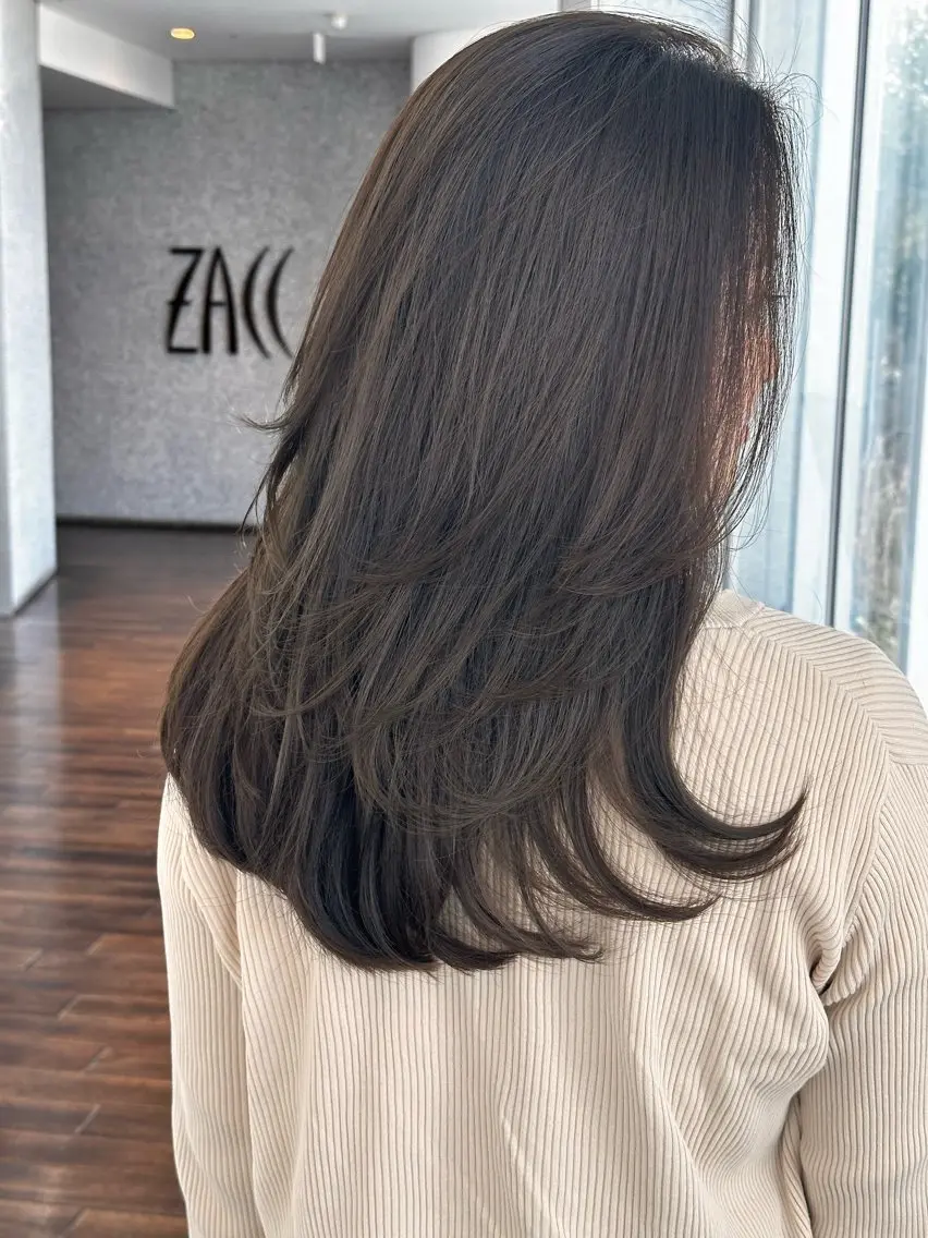 セミロング カラー グレージュ オリーブグレージュ オリーブグレー トリートメント ZACC ayakaのヘアスタイル