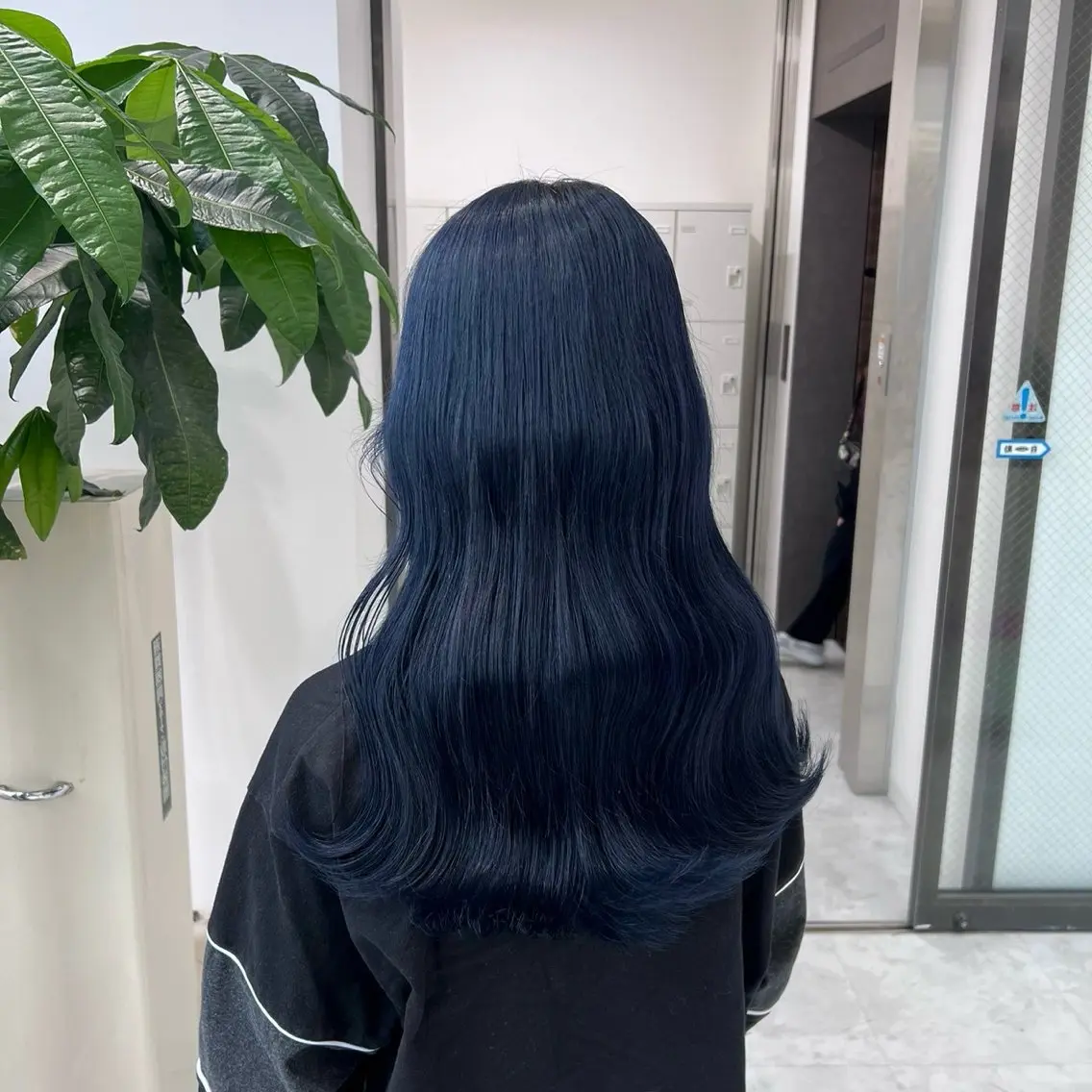 ロング カラー パーマ ヘアアレンジ 透明感ブリーチカラー 🌈TOMOHIROのヘアスタイル