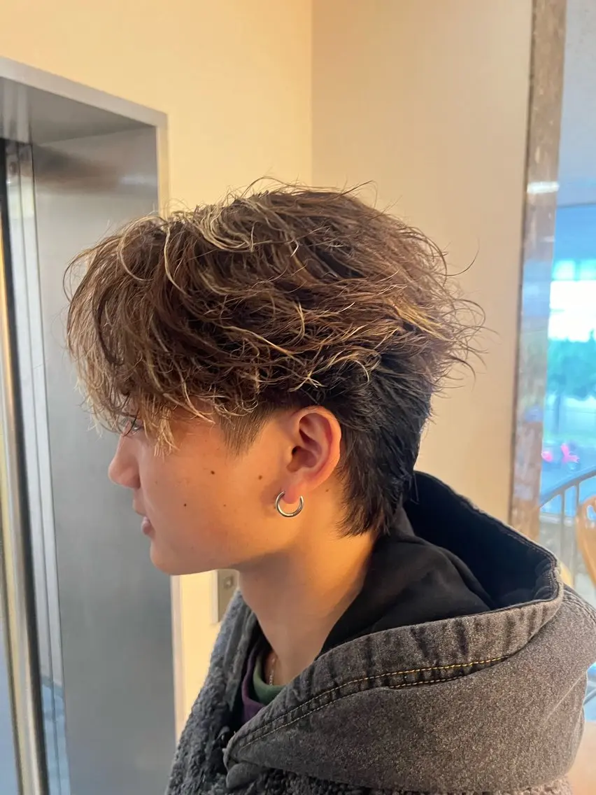 ショート パーマ メンズ フェザーパーマ メンズパーマ 湖城 恵吾のヘアスタイル