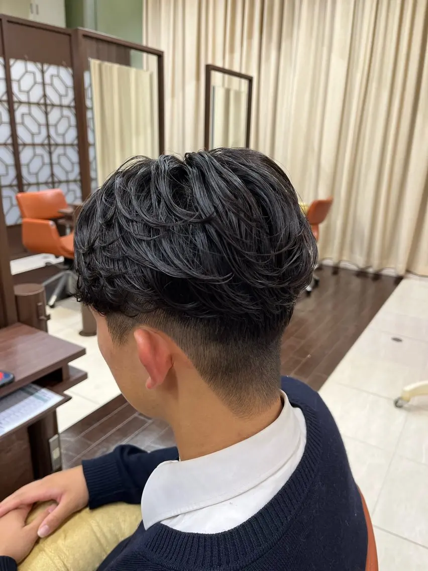 ショート パーマ メンズ センターパート メンズパーマ ニュアンスパーマ 🧊メンズ特化🧊 高木航希のヘアスタイル