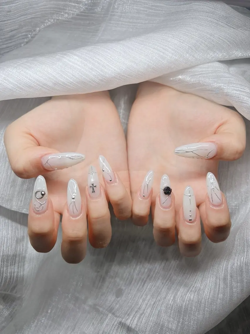 ネイル オーロラネイル チークネイル 長さ出し フットネイル フレンチネイル ハンドネイル Lee Nails チップ長さだし専門店のネイルデザイン
