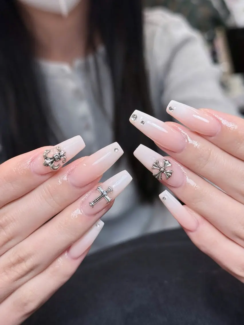 ネイル 韓国ネイル ピンク シルバー シンプルネイル Iconic Nailのネイルデザイン
