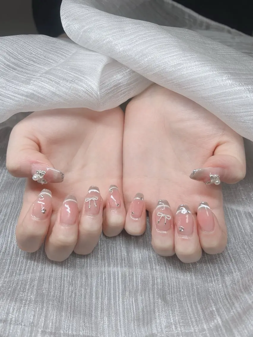 ネイル オーロラネイル チークネイル 長さ出し フットネイル フレンチネイル Lee Nails チップ長さだし専門店のネイルデザイン