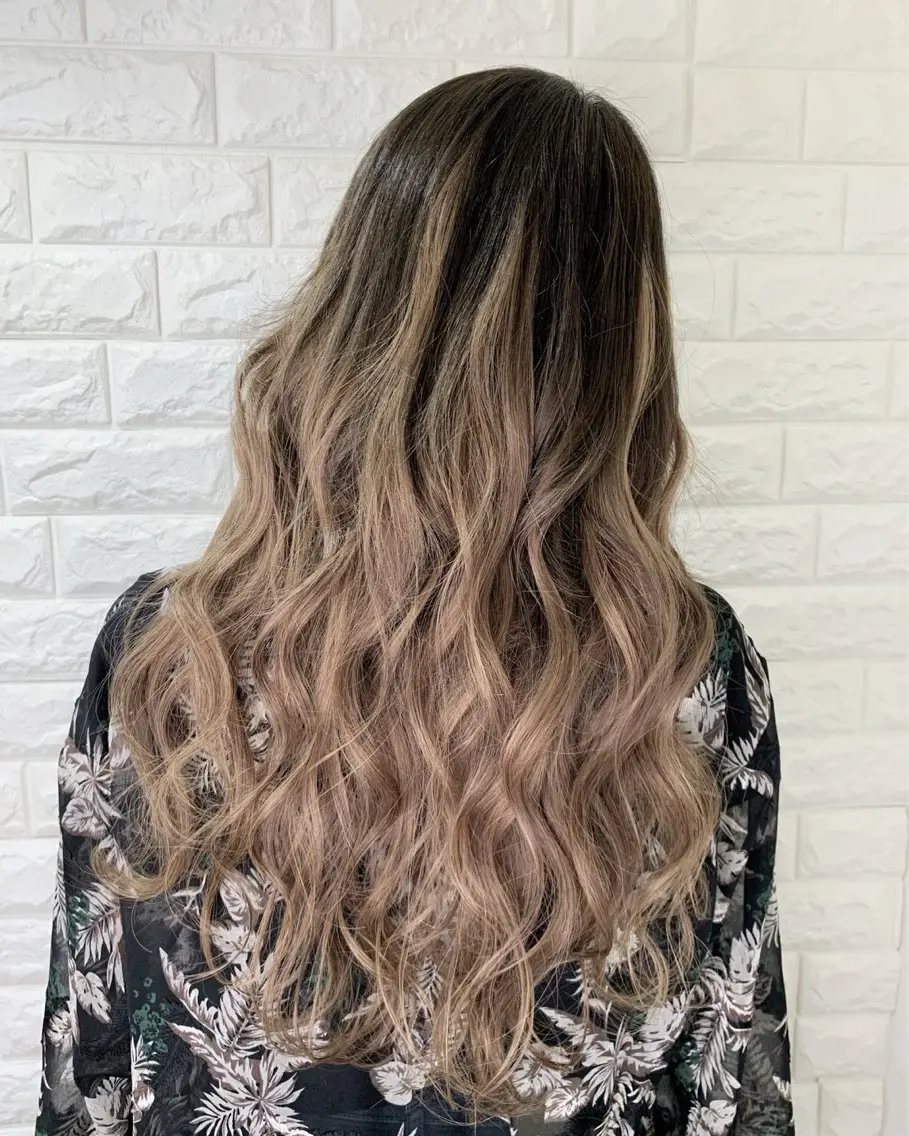 ロング カラー エクステ 佐々木 りあのヘアスタイル