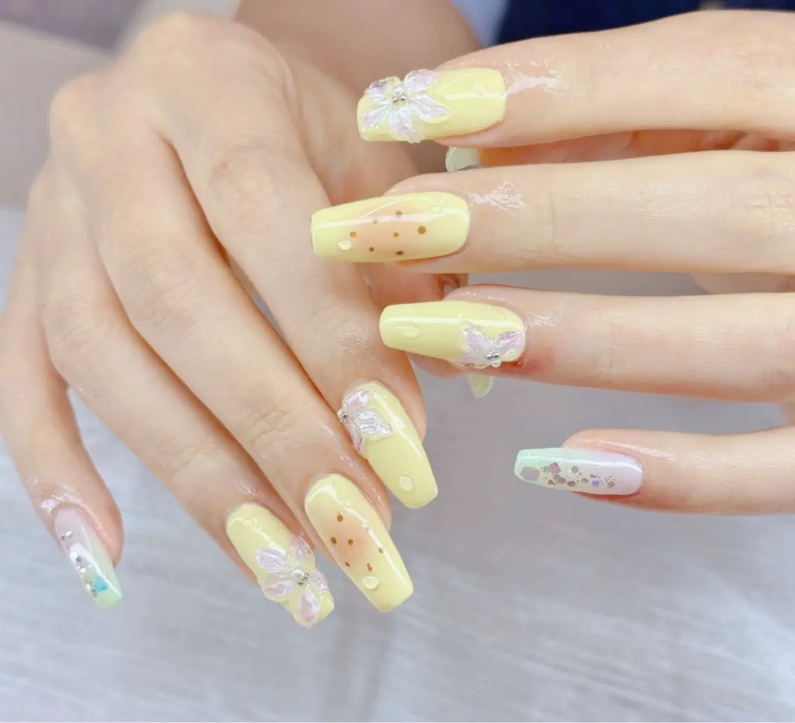 ネイル ハンドネイル AngelChris ビューティーサロンのネイルデザイン