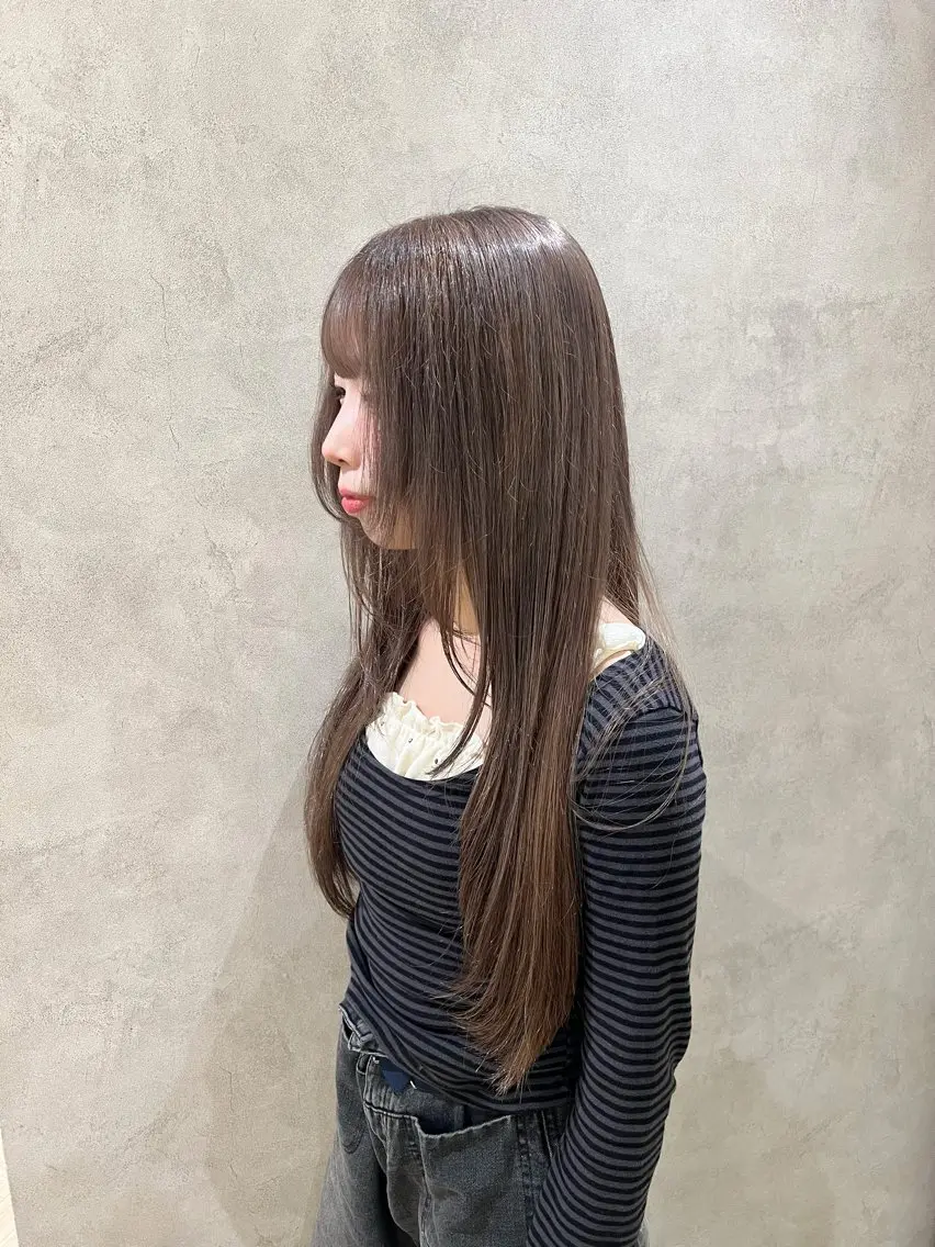 ロング カラー ヘアアレンジ ブリーチ 透明感カラー グレージュ ロング 茂木 未海のヘアスタイル