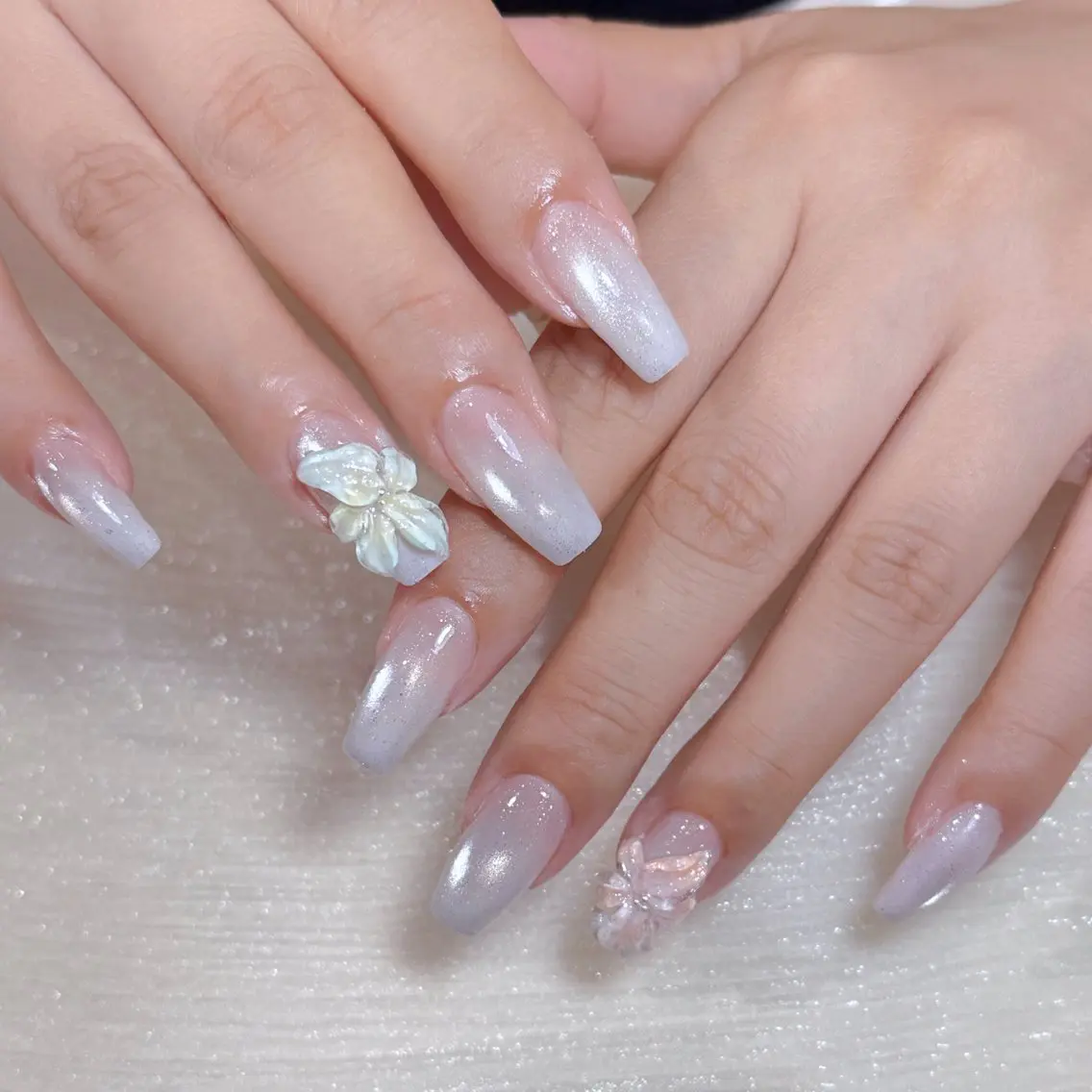 ネイル アートネイル オーロラネイル フラッシュネイル ガーリー キラキラネイル ハンドネイル Una NAILMANAMIのネイルデザイン