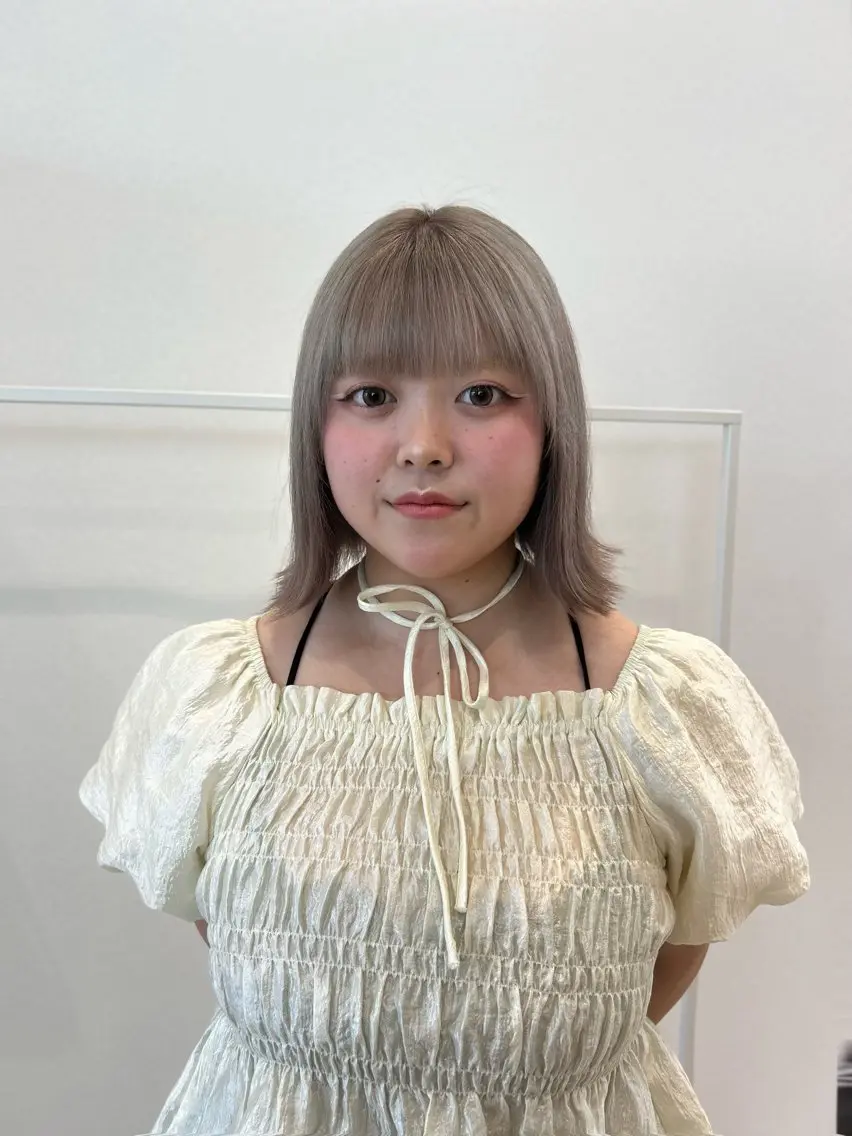 ショート カラー ブリーチ 透明感カラー グレージュ 🩷愛咲🩷レイヤー /透明感カラーのヘアスタイル