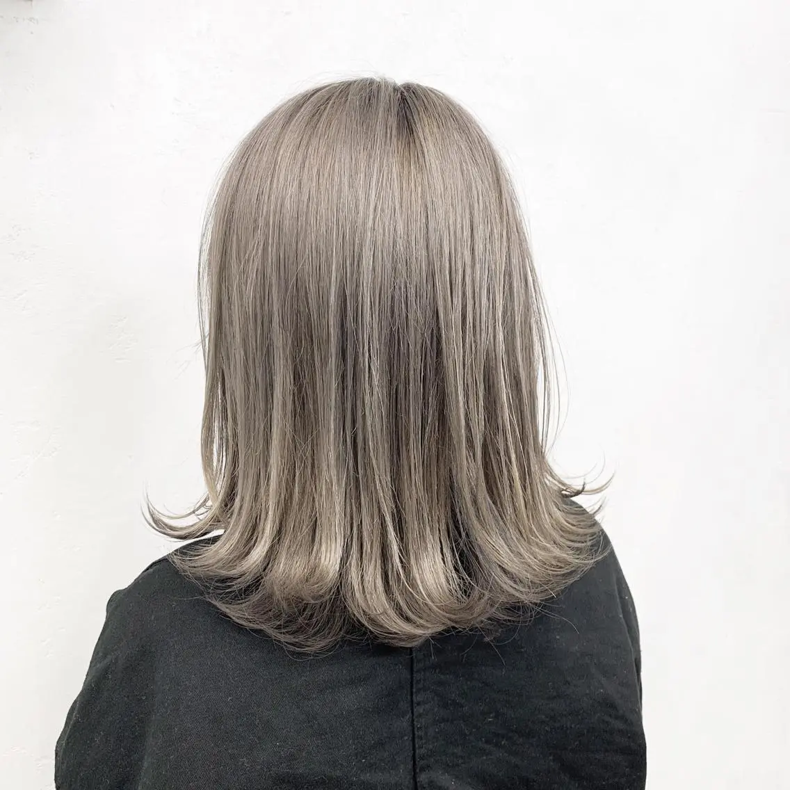 セミロング カラー ヘアアレンジ ダブルカラー グレージュ ヘアカラー TATSUYA アートディレクターのヘアスタイル