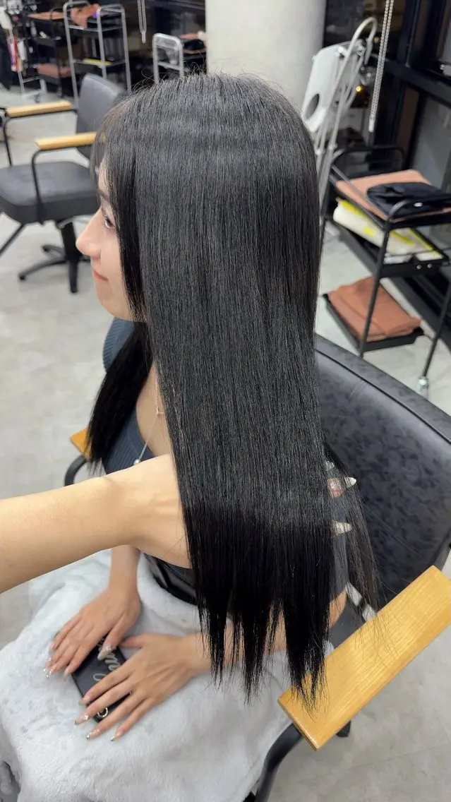 ロング カラー アッシュ アッシュブラウン ベージュカラー 黒髪 ブリーチ カット ヘアカラー トリートメント 赤み無し柔らかカラー 【梅田】madokaのヘアスタイル