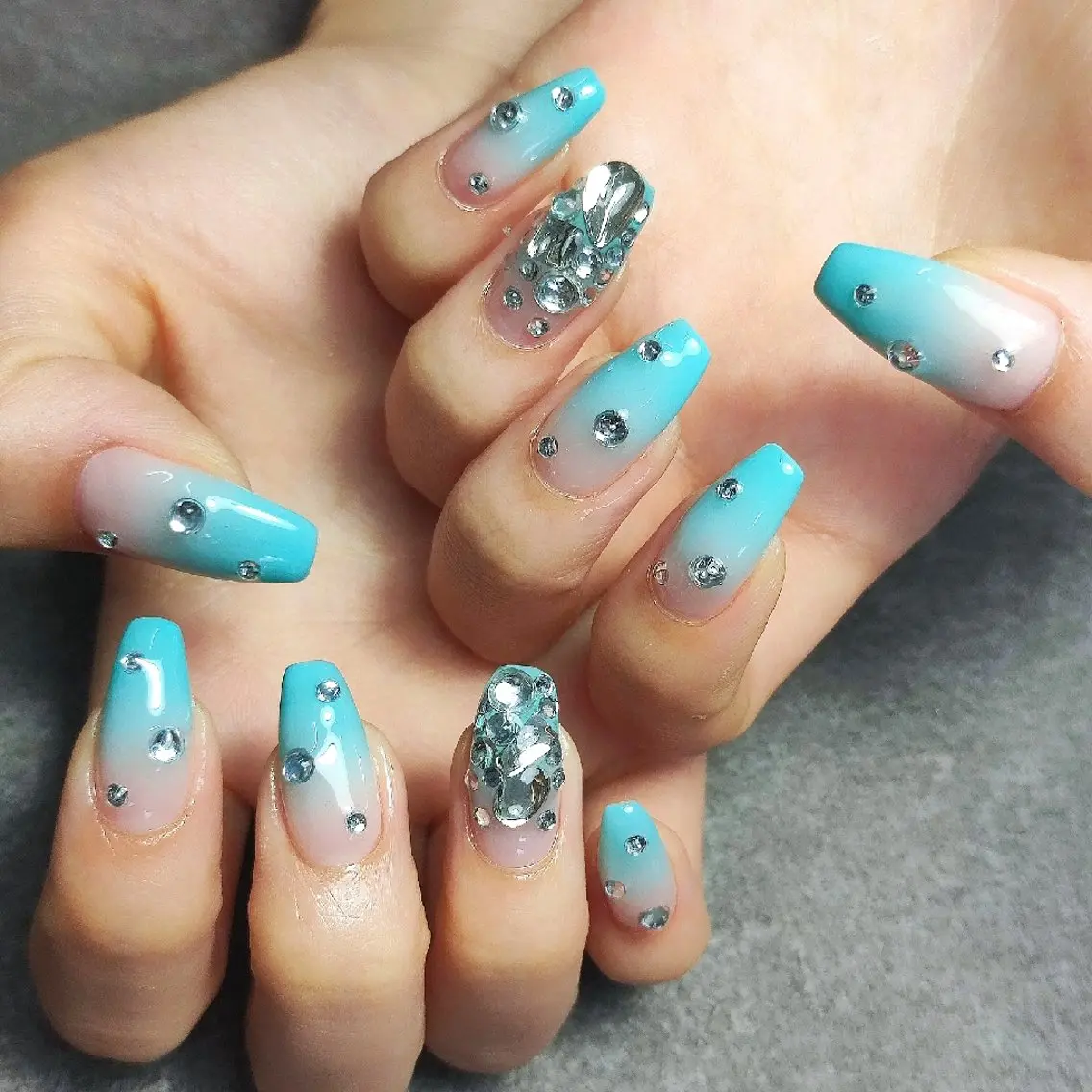 ネイル ブルー グラデーション ロングネイル 持ち込み ハンドネイル 個人サロン saltnailのネイルデザイン