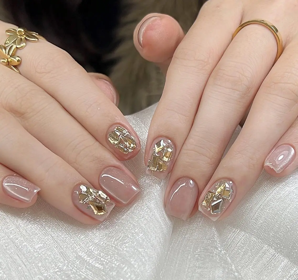 ネイル シンプルネイル Queen‘s なんのネイルデザイン