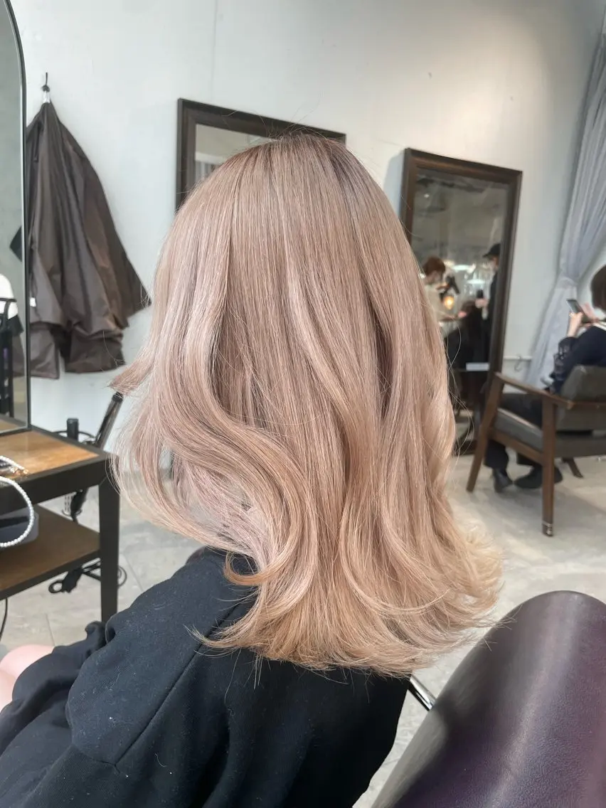セミロング カラー ヘアアレンジ 🎀ハイトーン・艶 カラー HANA🎀のヘアスタイル