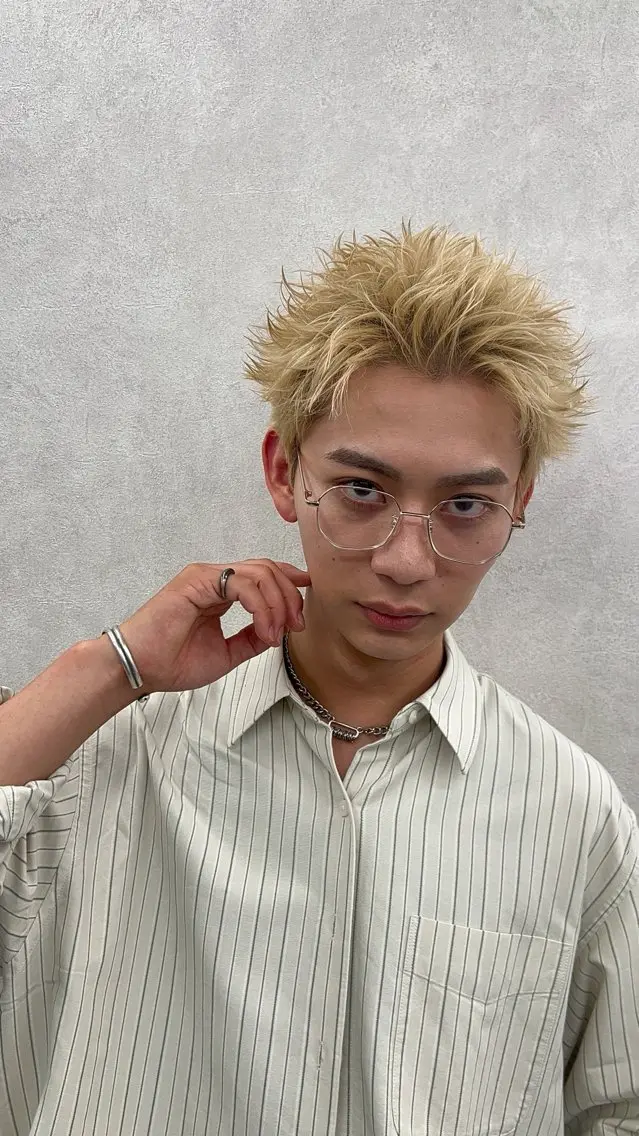 ショート カラー メンズ メンズパーマ スパイキーショート ショートヘア ヘアカラー フェザーパーマ浦和 スパイキーショートのヘアスタイル