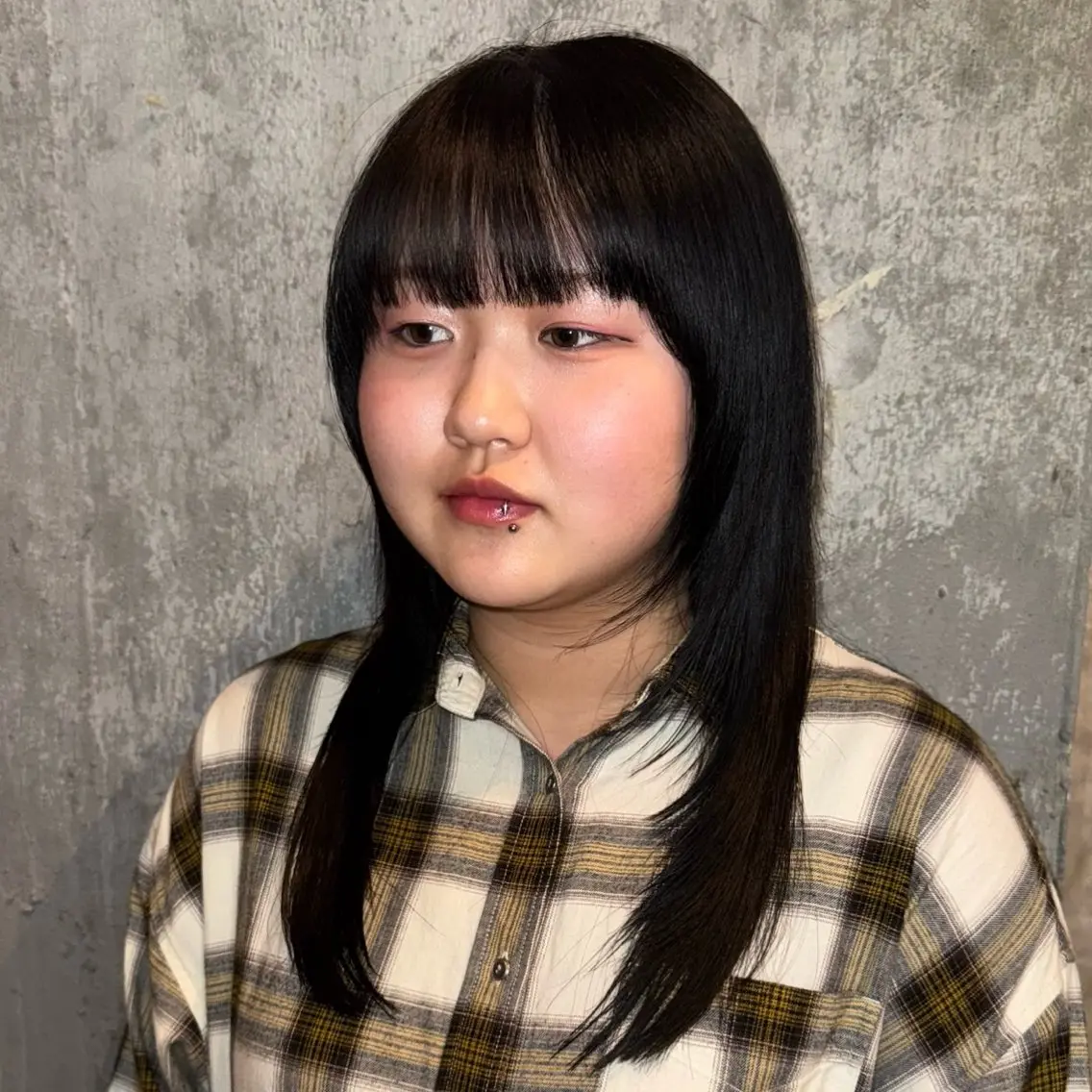 カラー ブロンド 澁谷 咲映のヘアスタイル