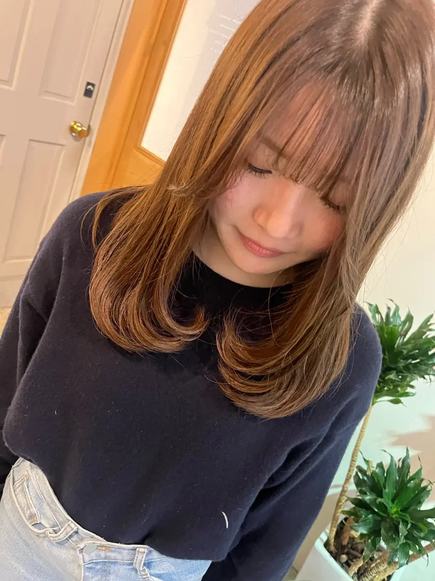 ミディアム 顔まわりレイヤー レイヤーカット 高石 未唯のヘアスタイル