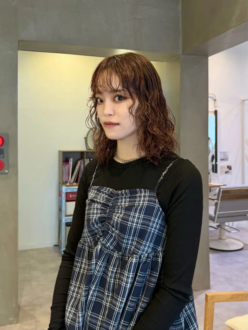 ミディアム ミディアムパーマ AILERON 陣岸のヘアスタイル