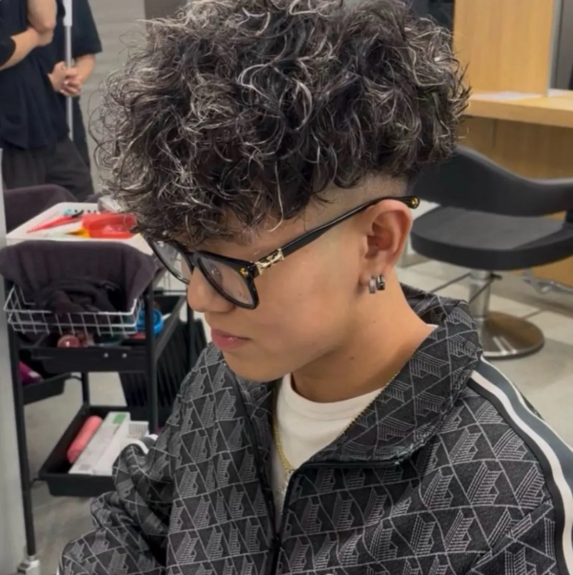 ショート カラー パーマ メンズ メンズハイライト メンズメッシュ メンズパーマ スペインカール ハイライトカラー カット ヘアカラー パーマ 🔥メンズ 特化🔥菊水皐暉🔥のヘアスタイル