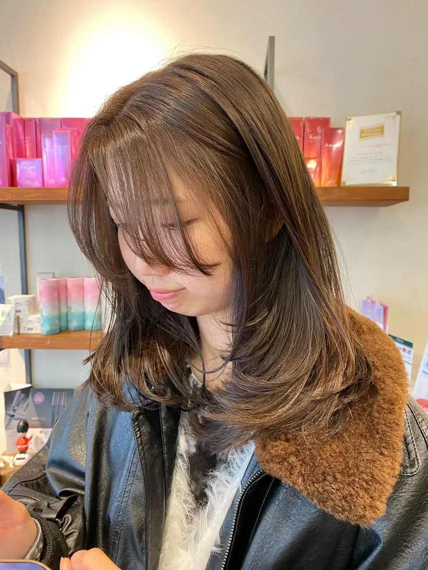 ロング カラー カット ヘアカラー ナチュラルヘア🫧 ナナミのヘアスタイル