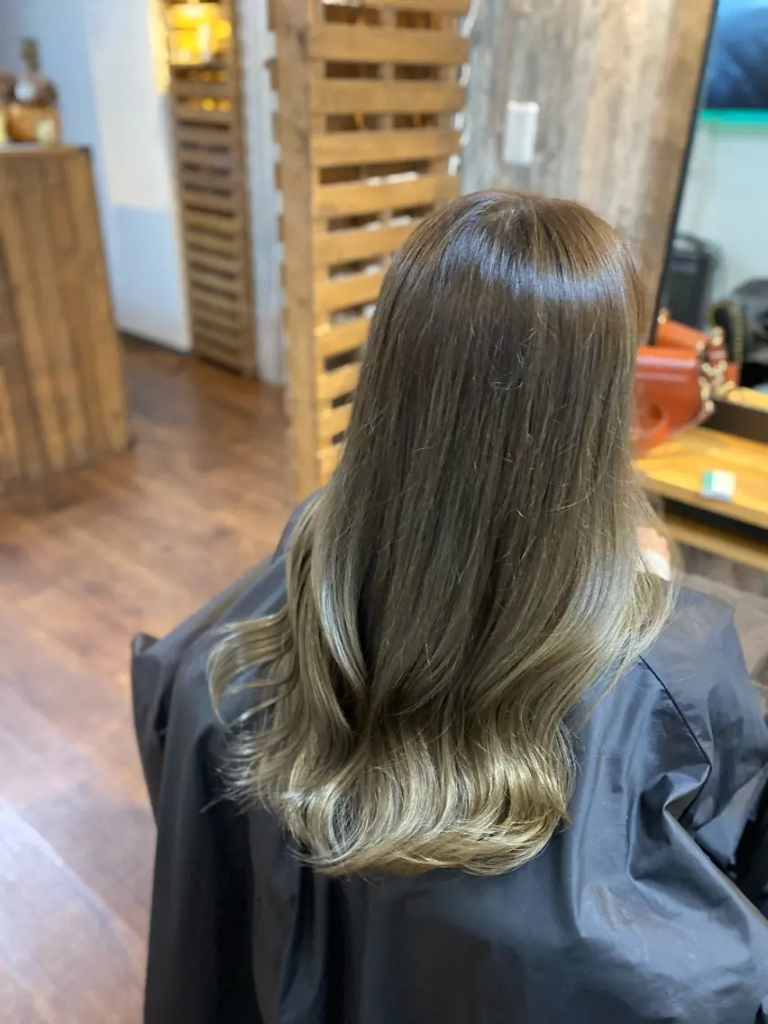ロング カラー グレージュ オリーブグレージュ オリーブグレー カット ヘアカラー Luzir⭐︎ GEN⭐︎のヘアスタイル