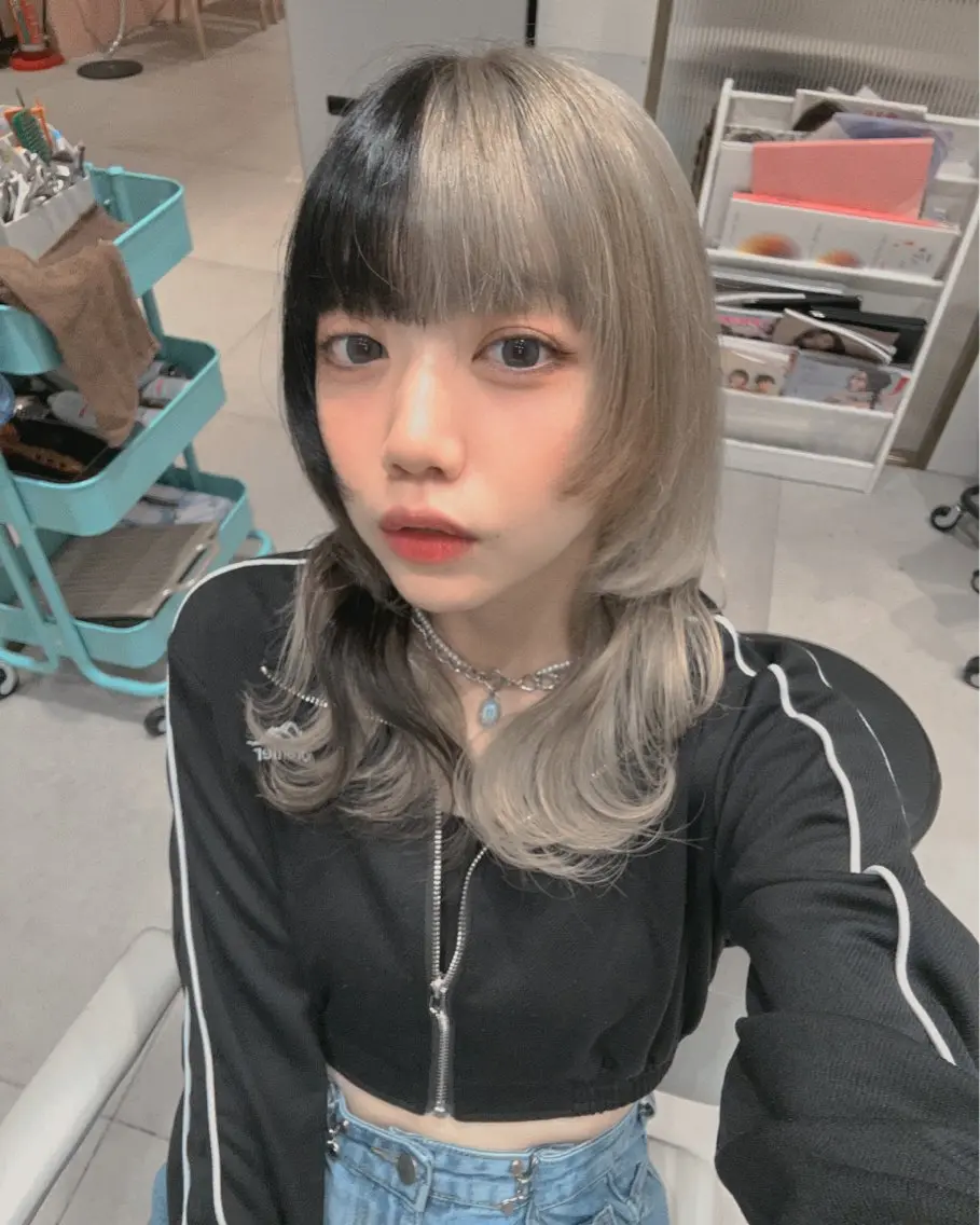 ロング くびれヘア 顔まわりレイヤー 顔周りカット 髪質改善 ヨシンモリ ⛄️艶カラー／ レイヤー⛄️和也のヘアスタイル