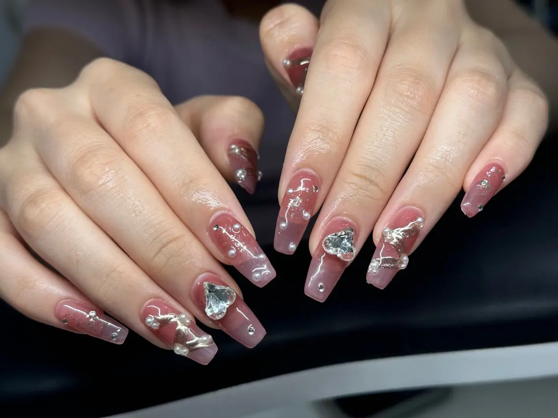ネイル オーロラネイル チークネイル 長さ出し フットネイル フレンチネイル ハンドネイル Nail&Eyela sh Nanaのネイルデザイン