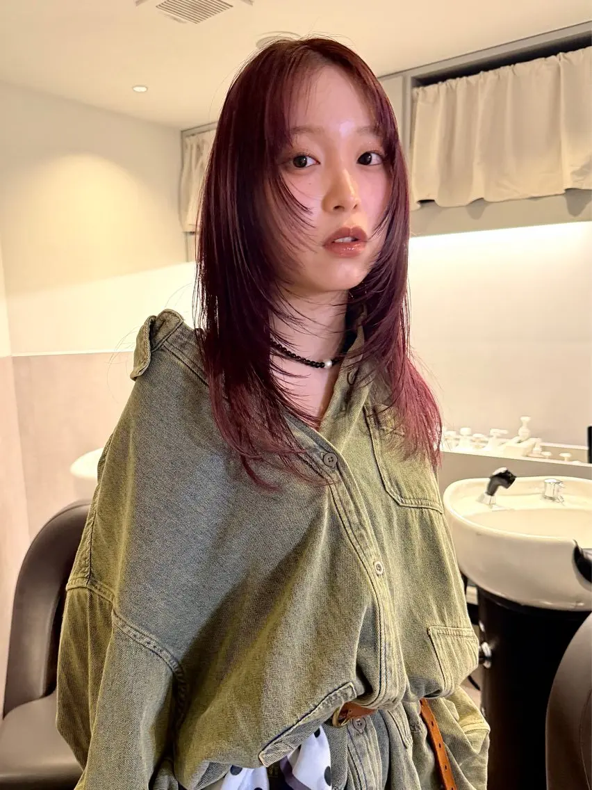 セミロング カラー ブリーチ ダブルカラー ブリーチなしカラー レッドカラー レイヤーカット カット ヘアカラー トリートメント RAIMA ケアカラー/レイヤーのヘアスタイル