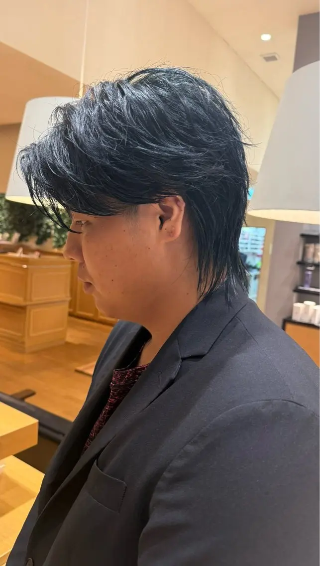 カラー メンズ メンズ就活ヘア 黒髪 ブルーカラー ブルーブラック 透明感カラー 中島 紗來のヘアスタイル
