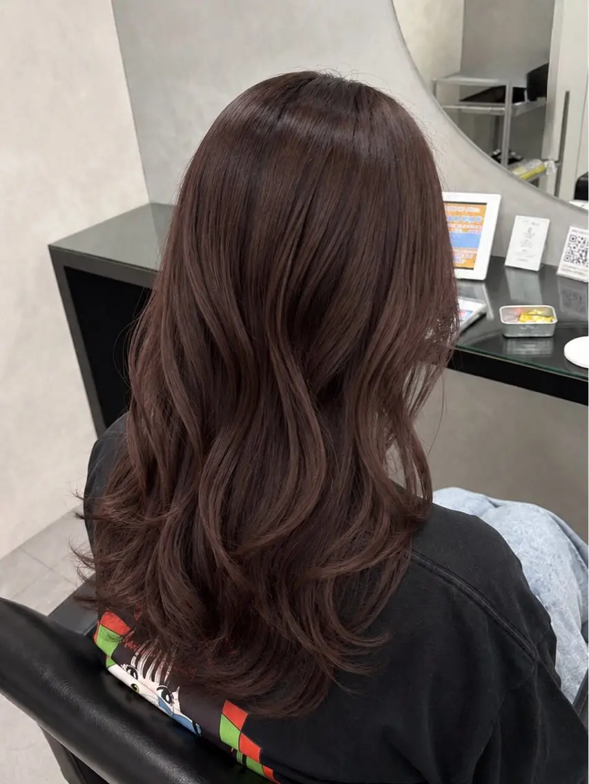 ロング ミルクティーカラー/ レイヤーカットAyaのヘアスタイル