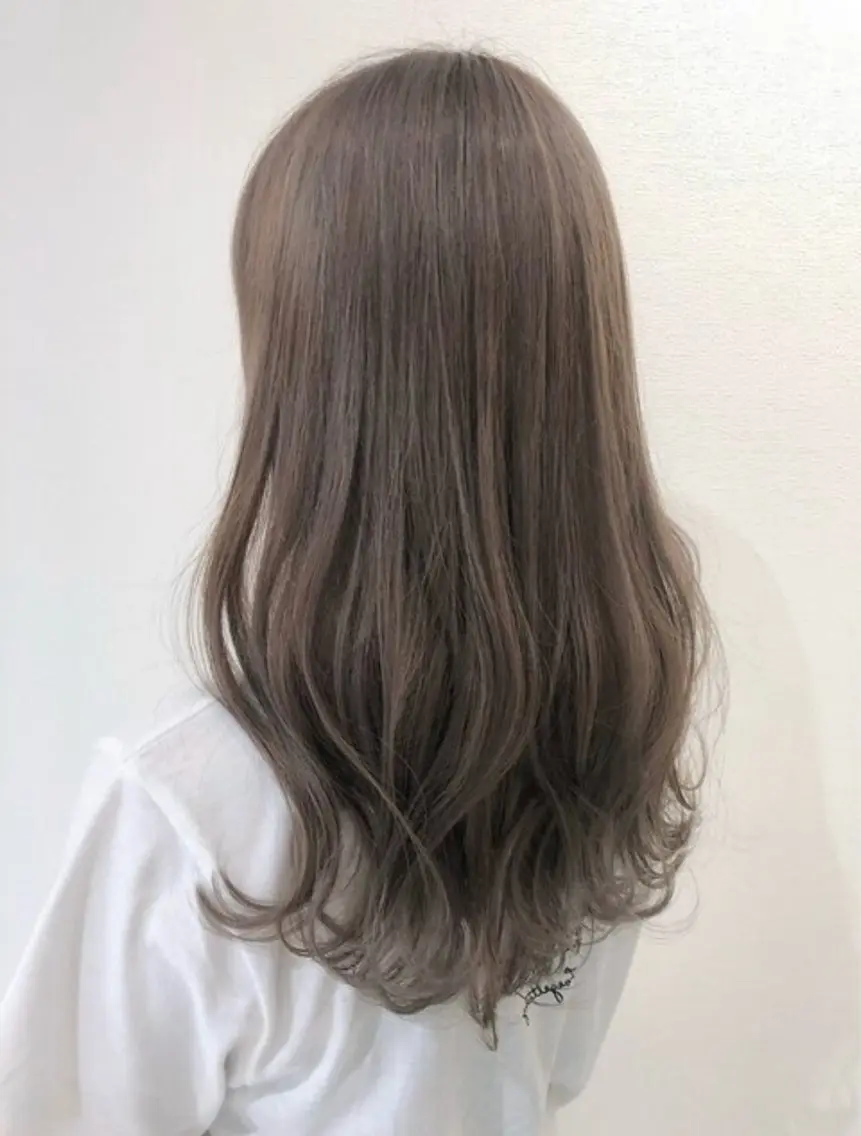 ロング カラー ベージュカラー モカベージュ 〔LaNA〕 Nozomiのヘアスタイル