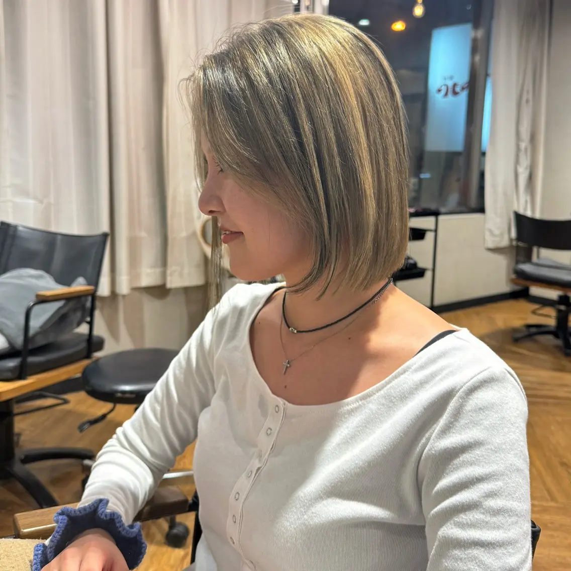 ミディアム カット ヘアカラー トリートメント 檜谷 晴　顔周りカットのヘアスタイル