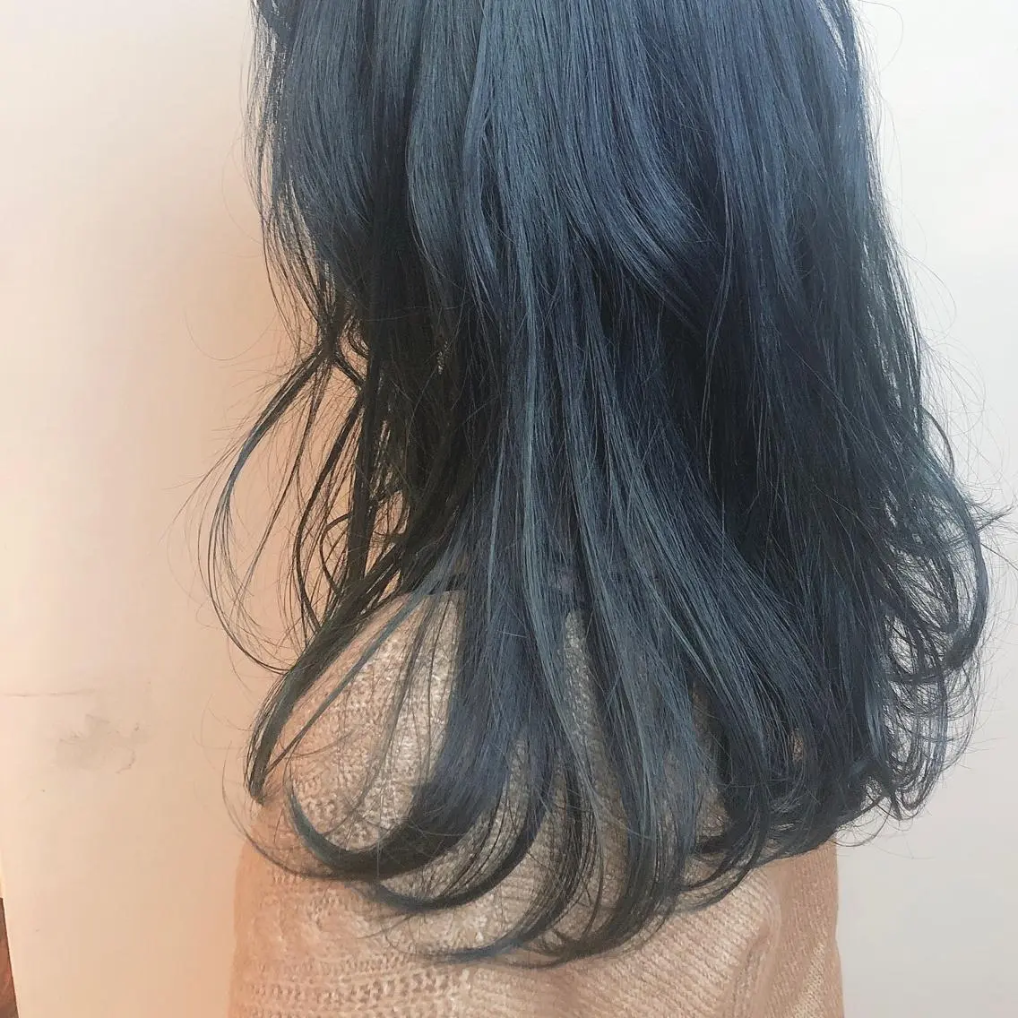 ロング カラー ヘアアレンジ ブリーチ ネイビーカラー 美髪矯正 韓国レイヤーのヘアスタイル