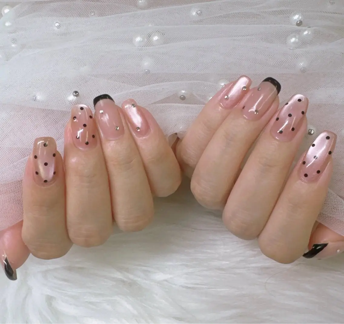 ネイル アートネイル ボルドー チークネイル ドット フットネイル ハンドネイル Queeens nailのネイルデザイン
