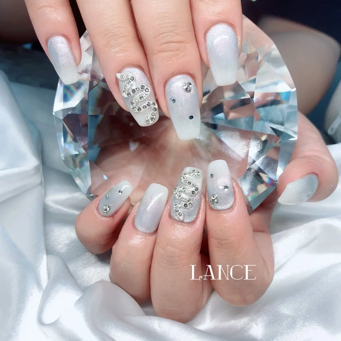 ネイル オーロラネイル フレンチネイル グラデーション キラキラネイル 韓国ネイル Lance nailのネイルデザイン