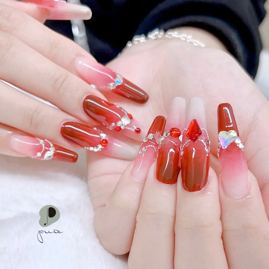 ネイル グラデーション キラキラネイル ロングネイル 赤色 スカルプネイル ハンドネイル Nail salon puu kyotoのネイルデザイン