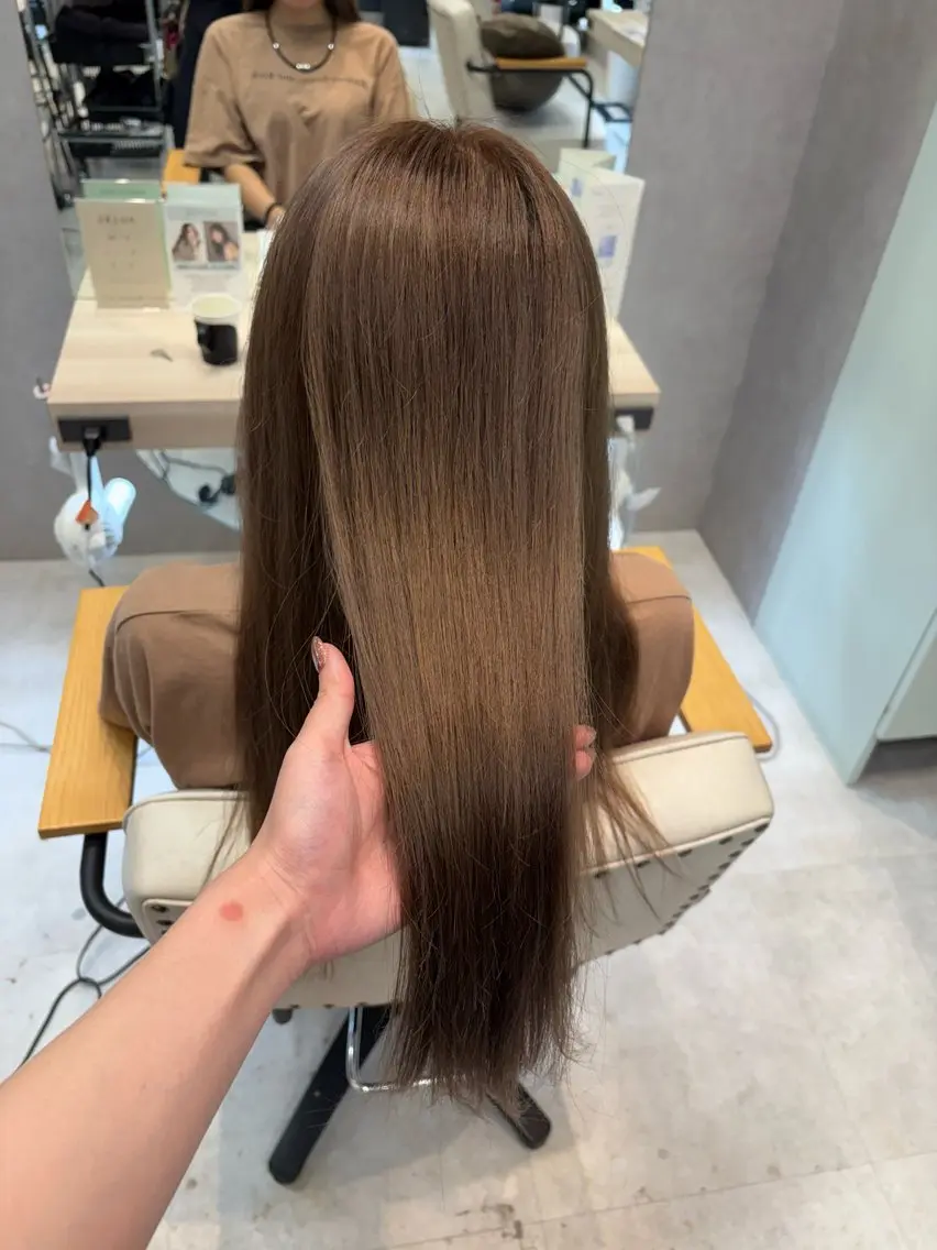 カラー アッシュ ブリーチ 透明感カラー ミルクティーアッシュ ヘアカラー 笹木 怜羅のヘアスタイル