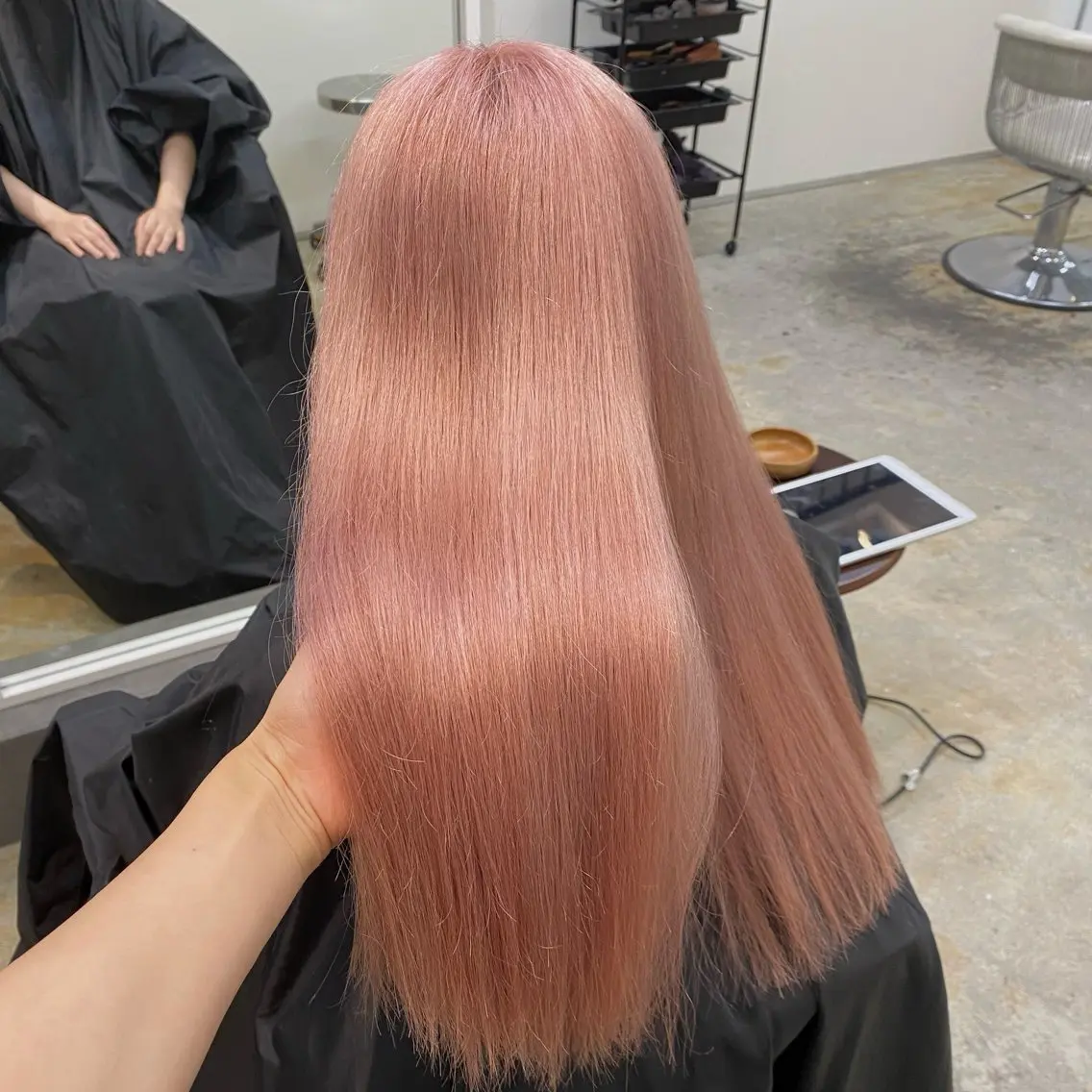 ロング カラー ピンクカラー カット ヘアカラー souco/ moenoのヘアスタイル