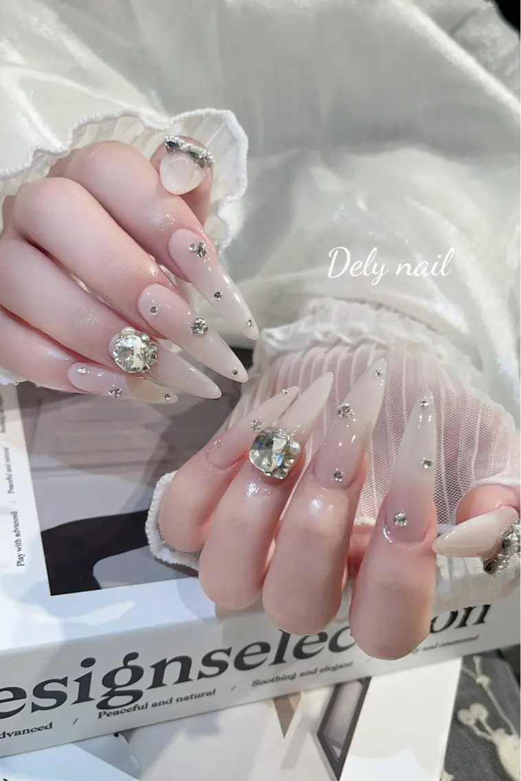 ロング 韓国風ヘア ハンドネイル Dely Nailのネイルデザイン
