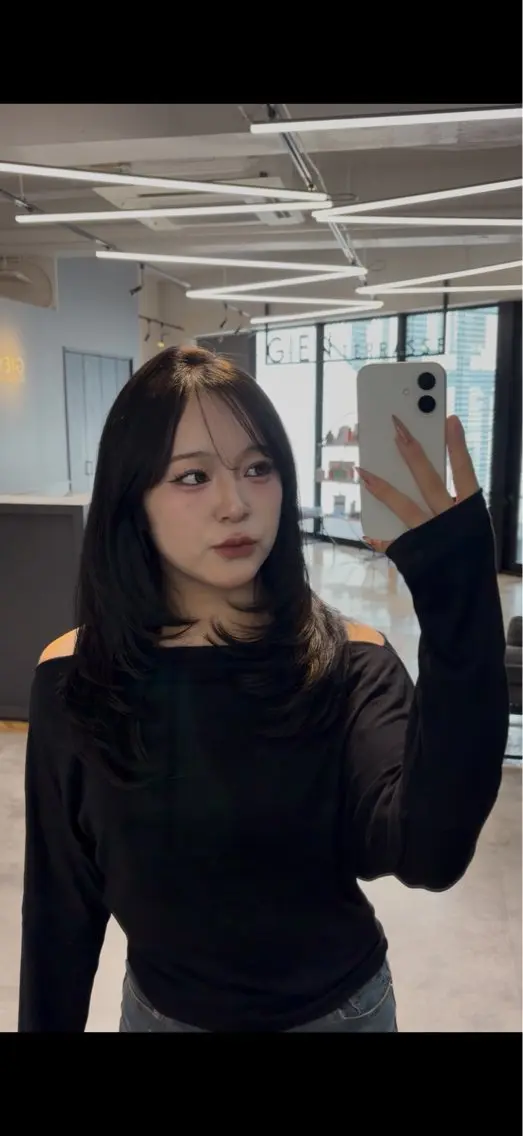 ロング 真下 瑞歩のヘアスタイル