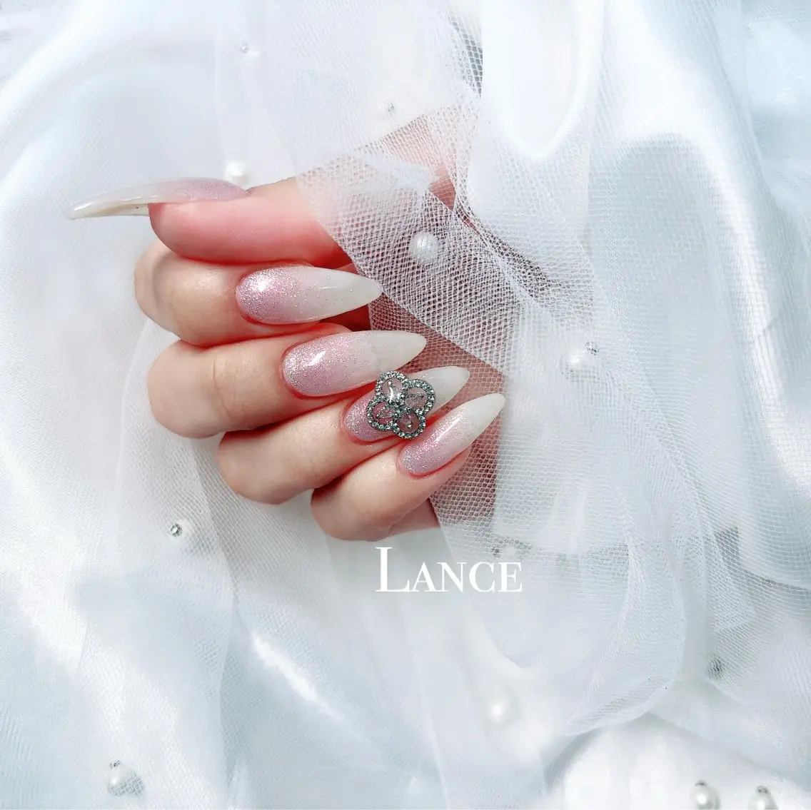 ネイル オーロラネイル フットネイル フレンチネイル キラキラネイル 韓国ネイル Lance nailのネイルデザイン