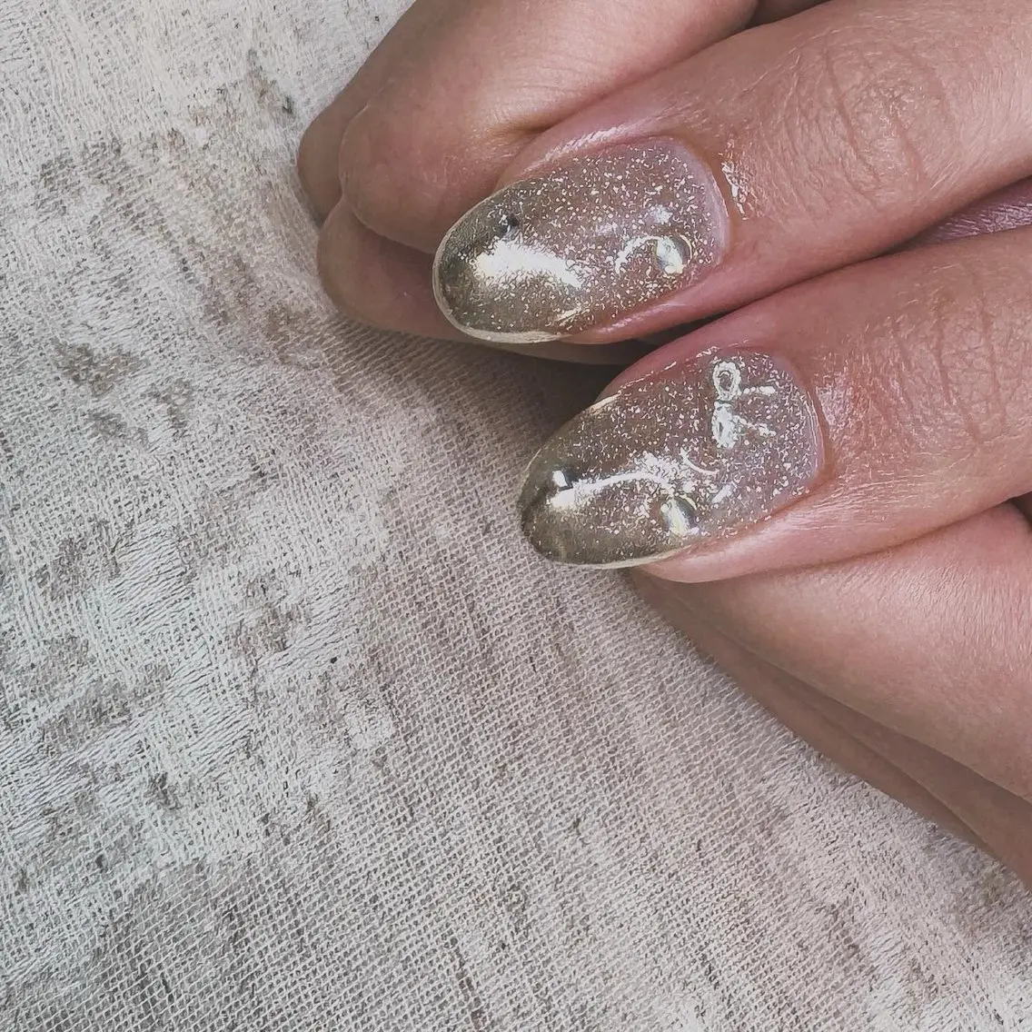ネイル オーロラネイル フラッシュネイル ゴールド ミラーネイル ハンドネイル pointillé .ayaのネイルデザイン