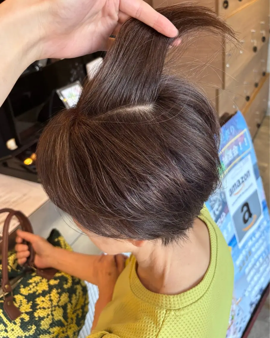 ショート 卒業式のヘアスタイル ハイライト ショートカット │ 白髪ぼかし│ゆうまのヘアスタイル