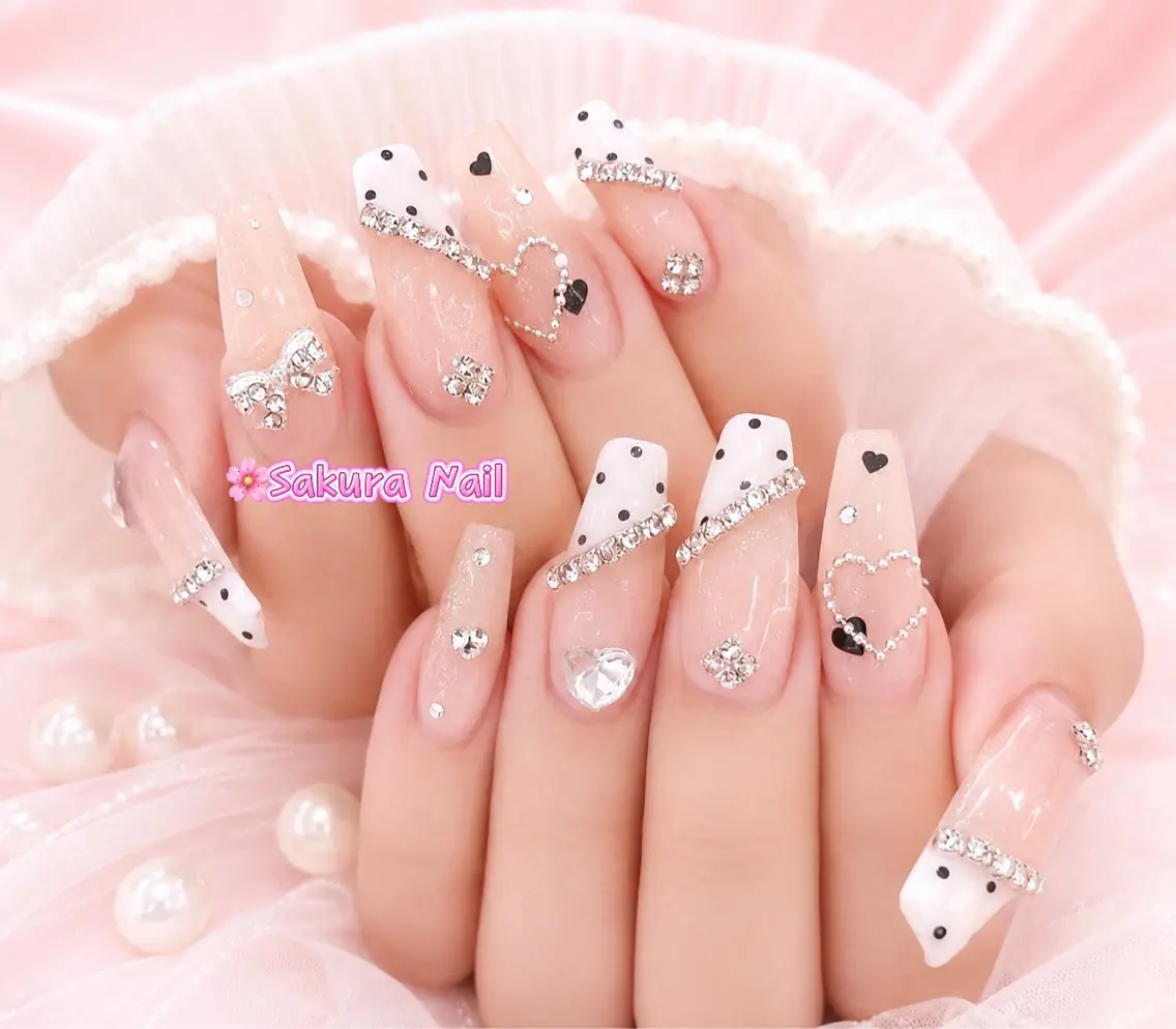 ネイル アートネイル オーロラネイル ボルドー チークネイル フレンチネイル ハンドネイル Sakura Nail Salonのネイルデザイン
