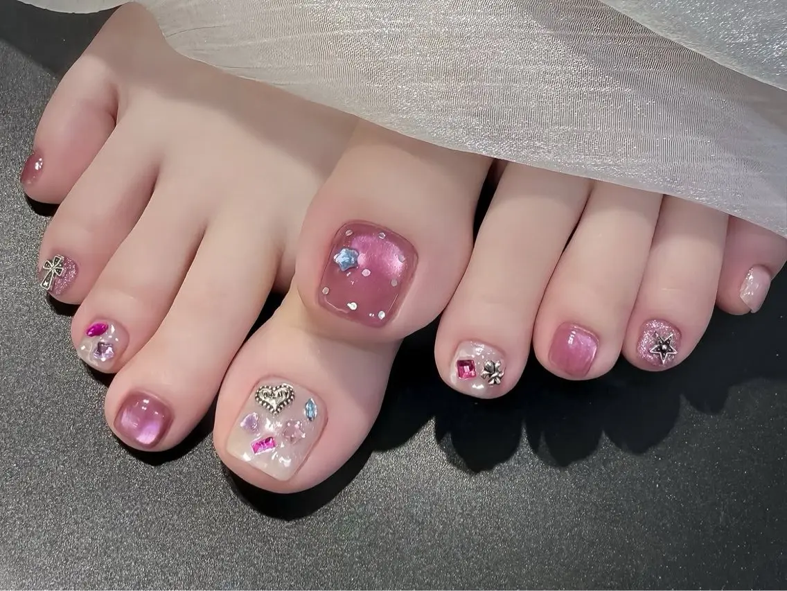 ネイル オーロラネイル チークネイル フットネイル フレンチネイル ジェルネイル フットネイル NEW NAIL💞 yuki🔥のネイルデザイン