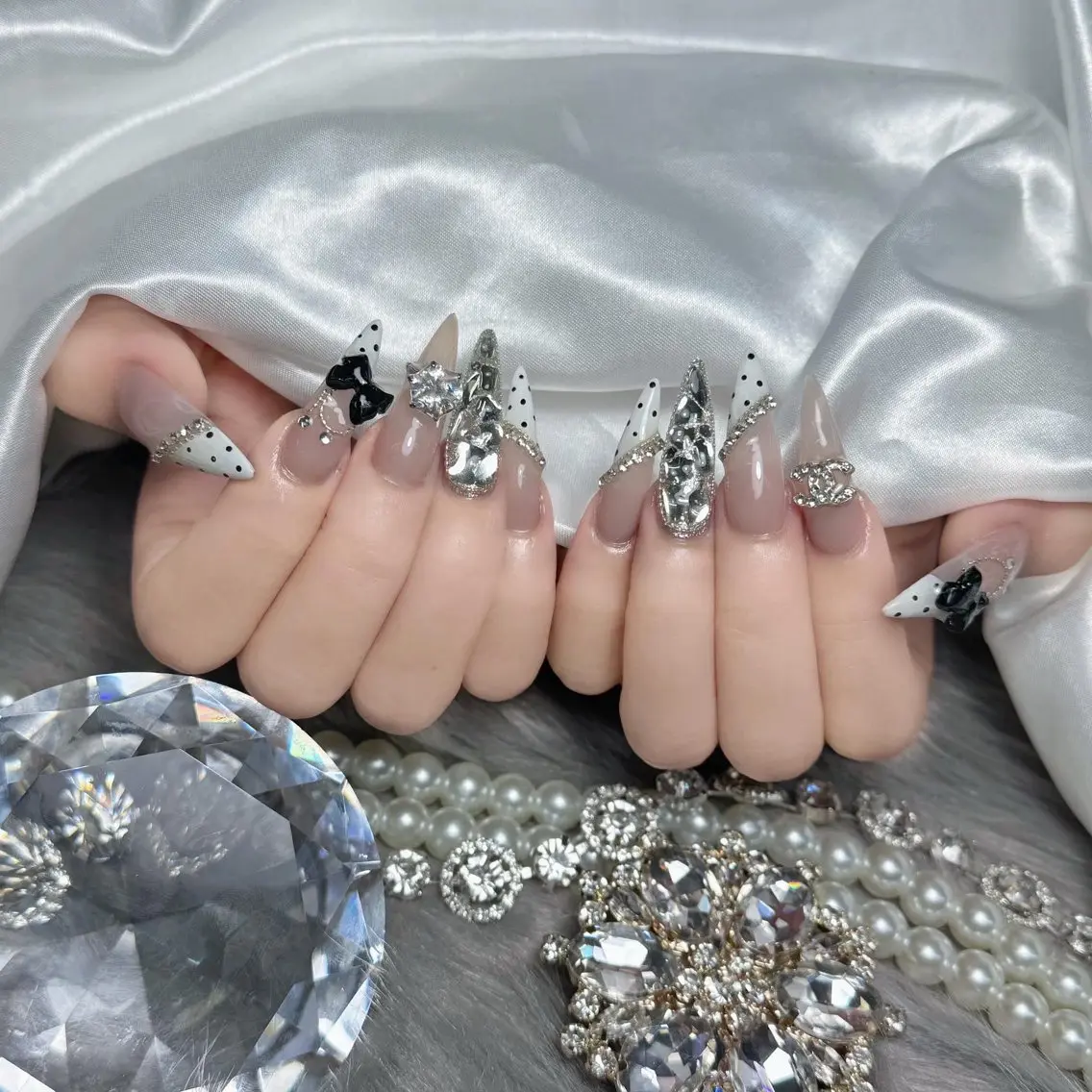 ネイル アートネイル ジェルネイル キラキラネイル 韓国ネイル ロングネイル ハンドネイル Nova Nailのネイルデザイン