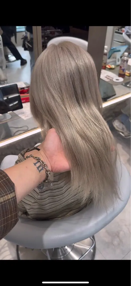 ミディアム カラー カット ヘアカラー トリートメント Lond Le'a /ハイトーンカラーのヘアスタイル