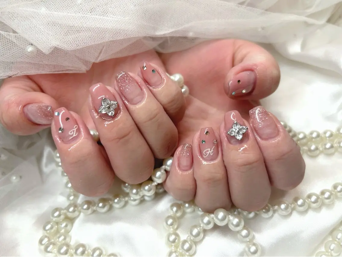 ミディアム ハンドネイル Nailsalon Angeのネイルデザイン