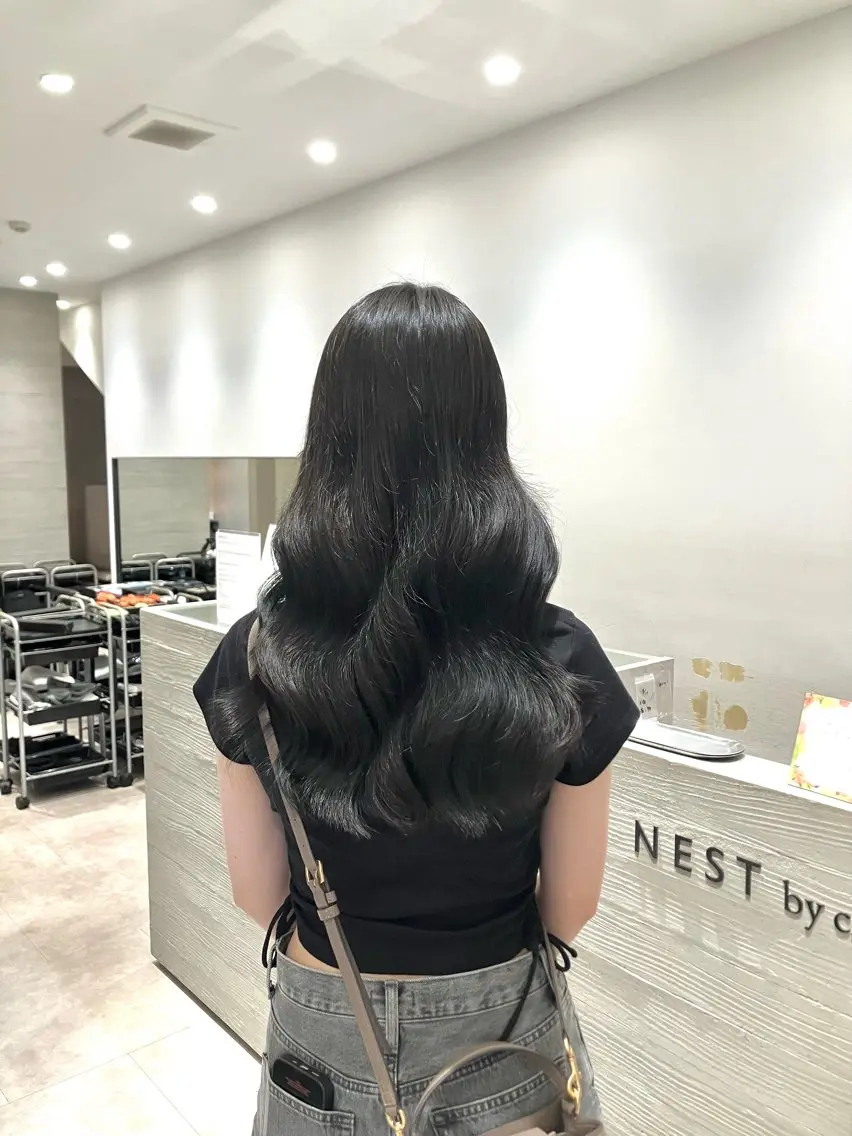 ロング カラー サキ🤍ハイトーン 🪩レイヤーカットのヘアスタイル